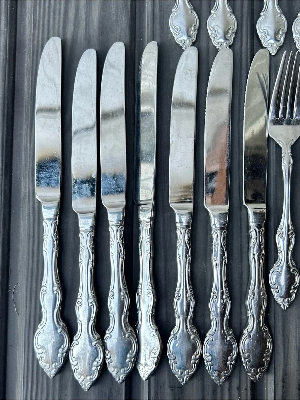 19 Piece Oneida Flatware Set